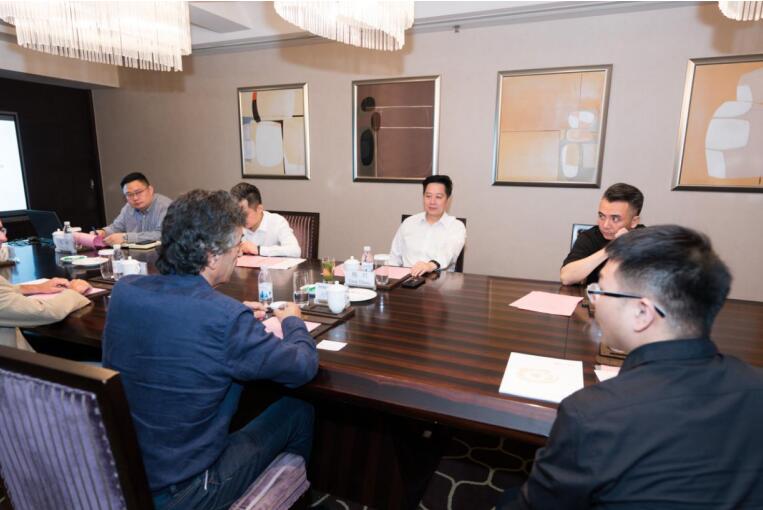 集团党委副书记、副董事长、总经理杨川会见维尼奥拉艺术研究中心创始人皮耶罗·洛卡瑟卡教授一行