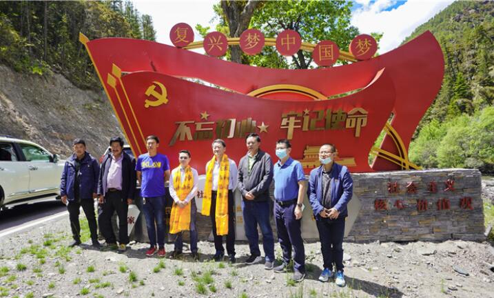 尊龙凯时集团党委书记、董事长任丁率队赴麻格同村推进对口帮扶工作